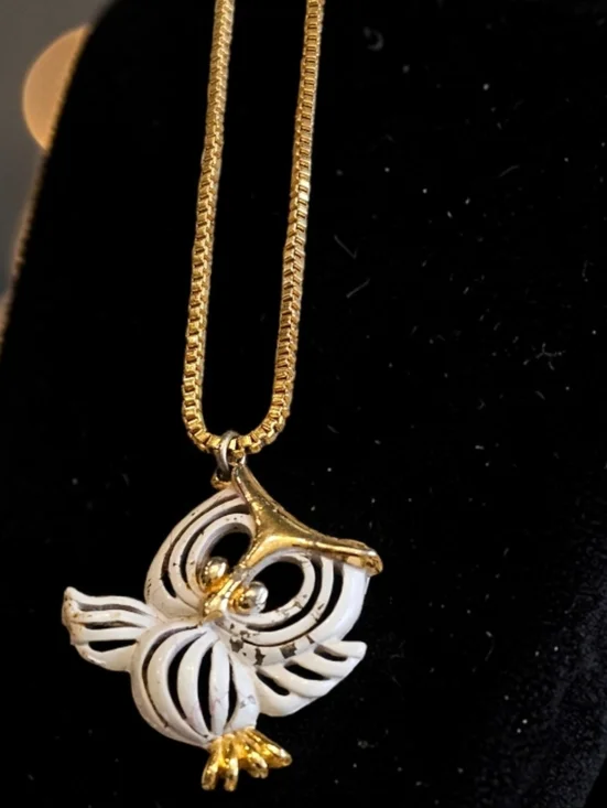 Vintage JJ Owl Pendant Necklace – Gold Tone & Enamel Signed JJ - Picture 2 of 6
